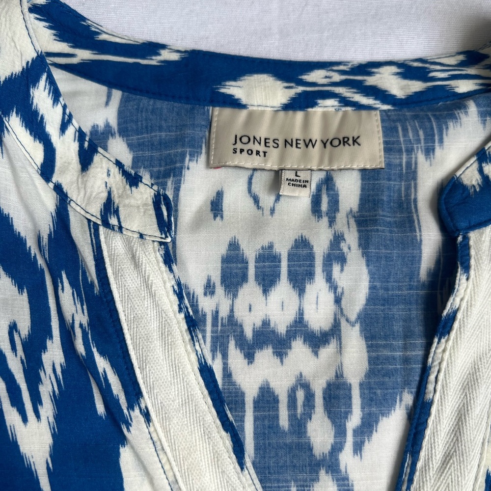 Jones New York Sport Top. Size L - Picture 2 of 2